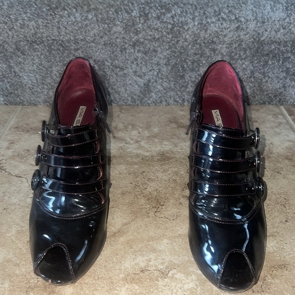 Via Spiga Size 8 1/2 Heels - Picture 2 of 5